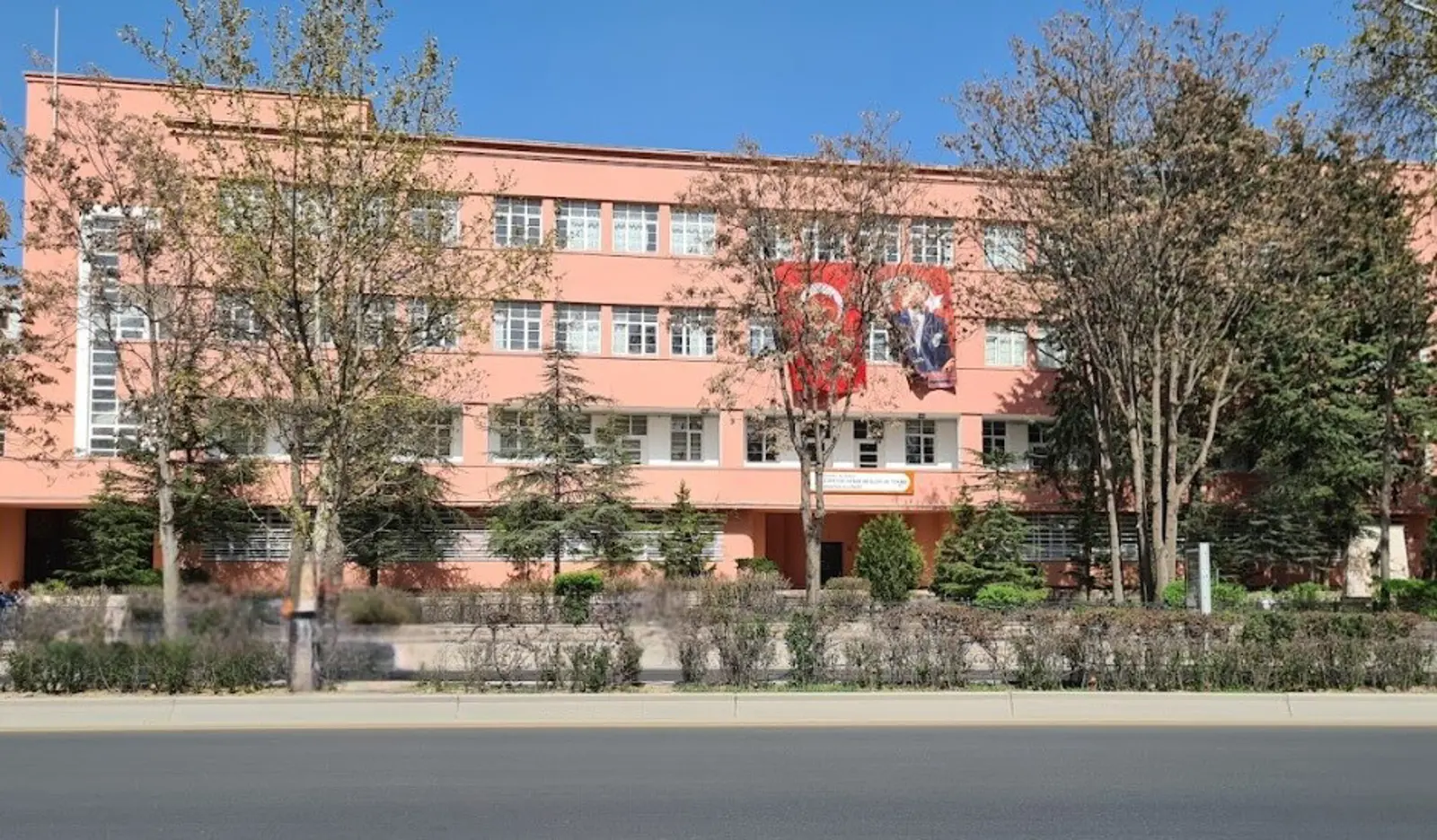 Zübeyde Hanım Kız Mesleki ve Teknik Anadolu Lisesi