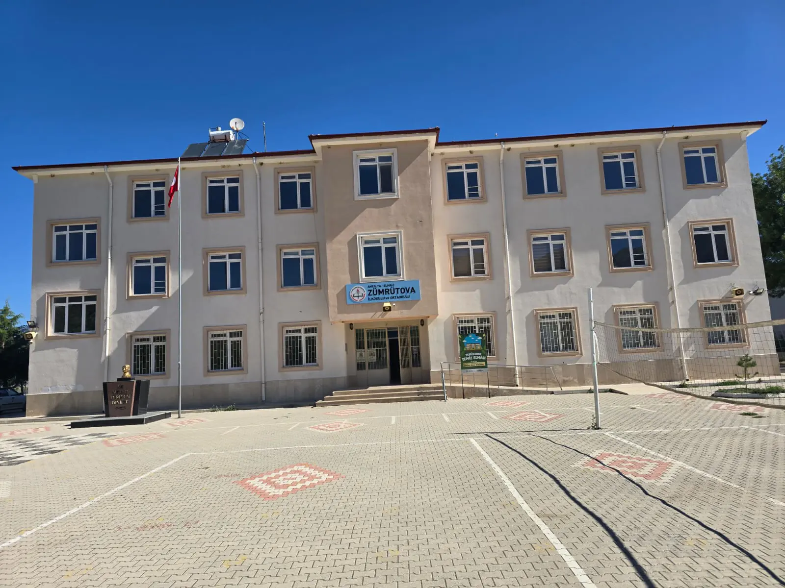Zümrütova İlkokulu