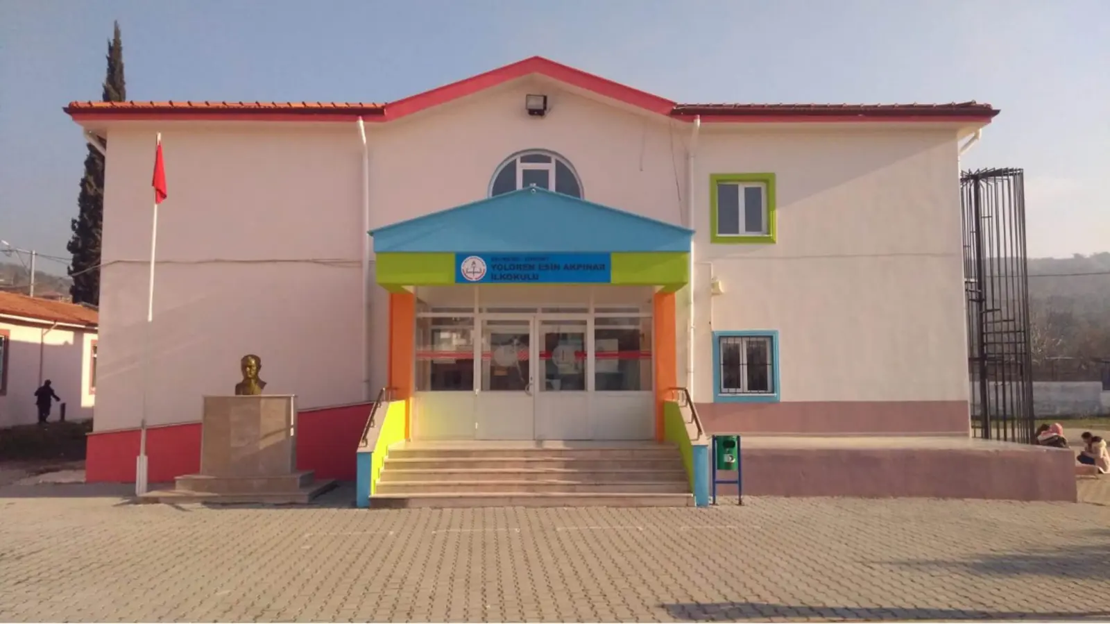 Yolören Esin Akpınar İlkokulu ve Filiz Kamuran Dağ Ortaokulu