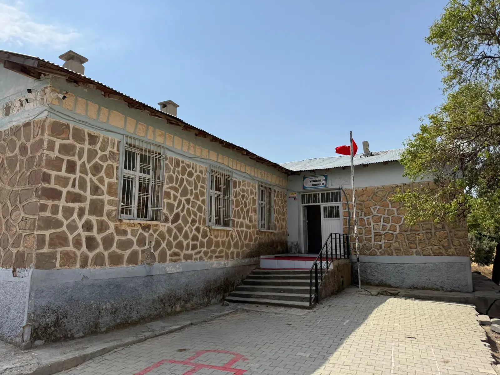 Yedibölük İlkokulu