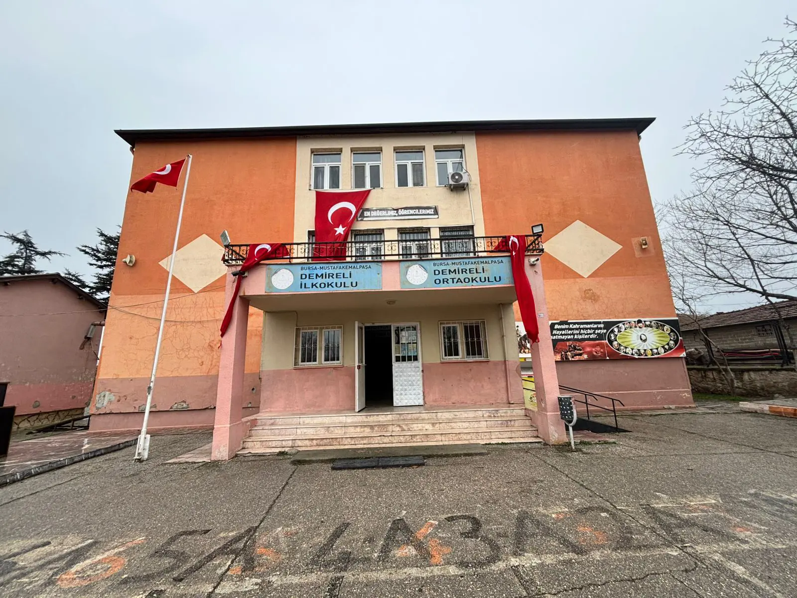 Kurum Kapak Görseli