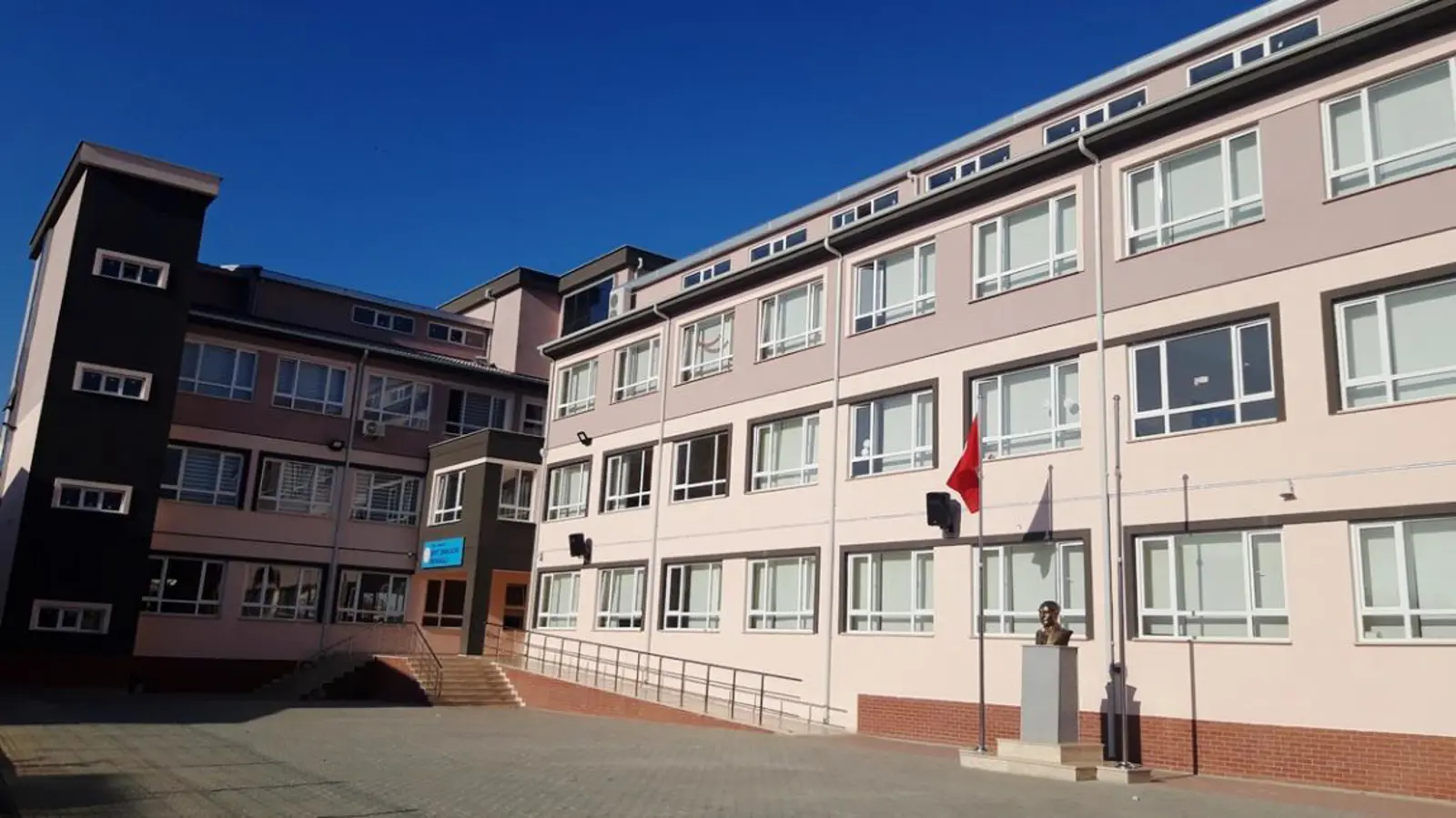 Kurum Kapak Görseli
