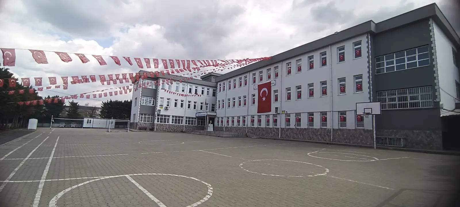 Zübeyde Hanım Ortaokulu