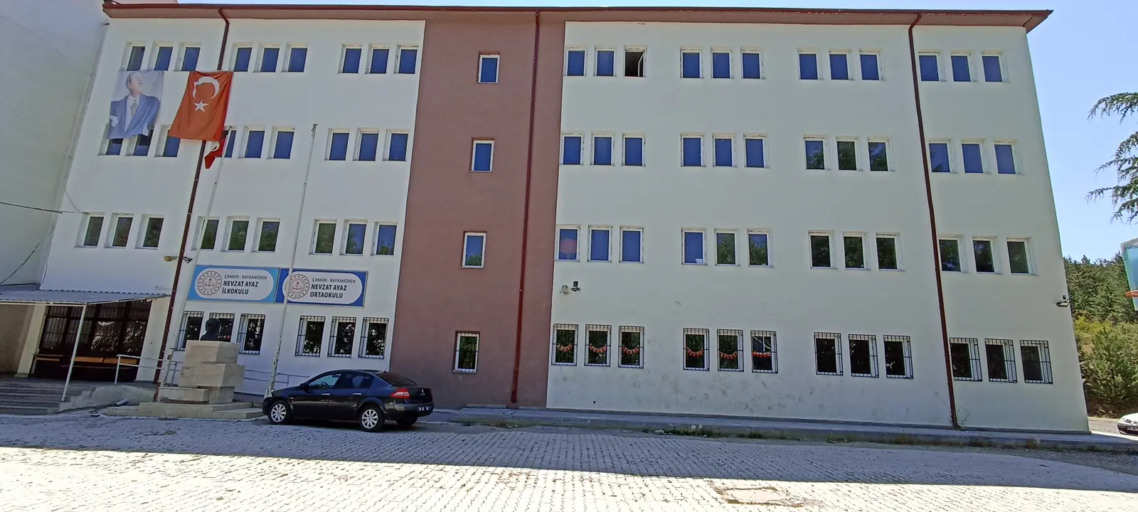 Nevzat Ayaz İlkokulu
