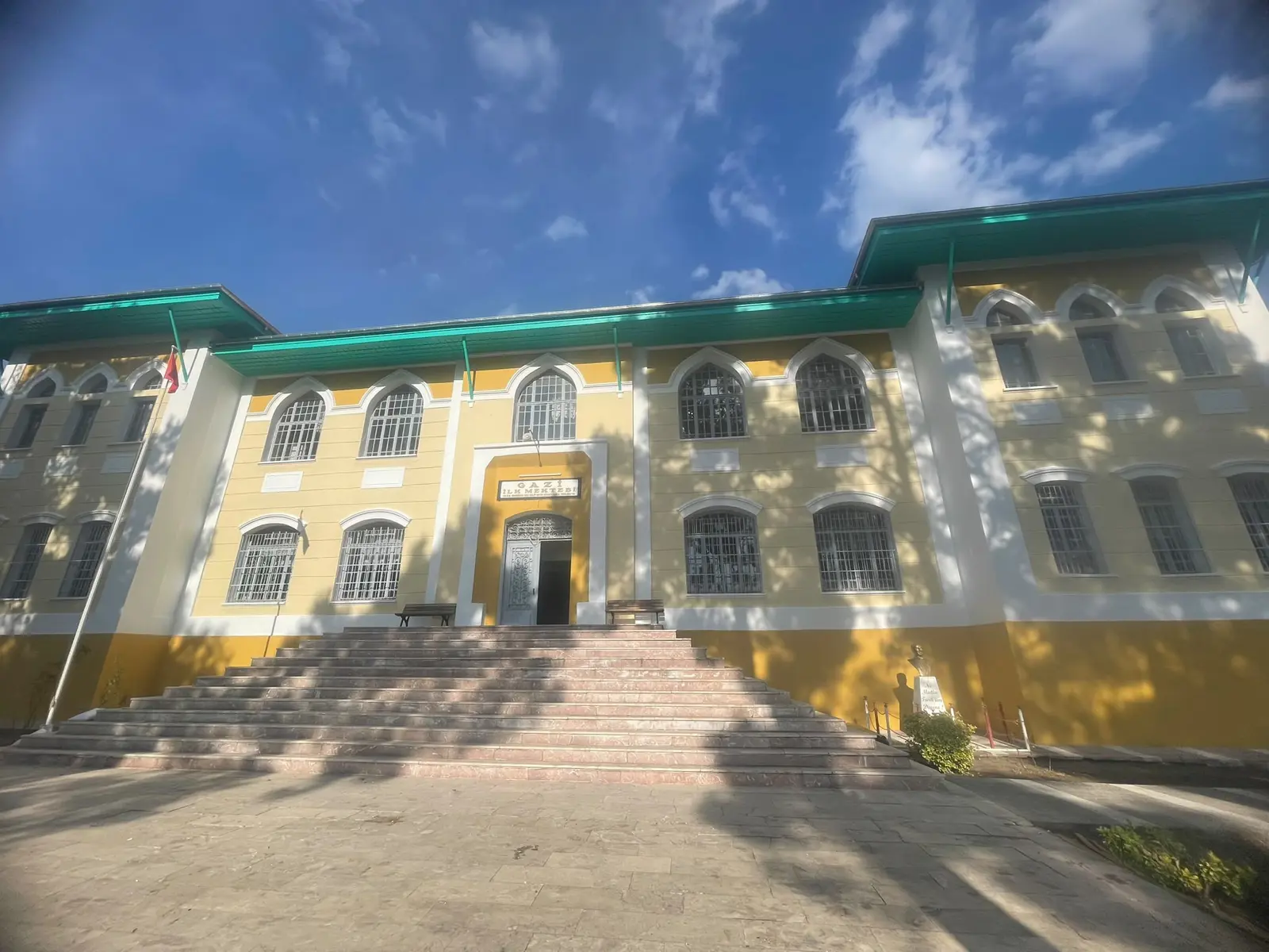 Gazi İlkokulu