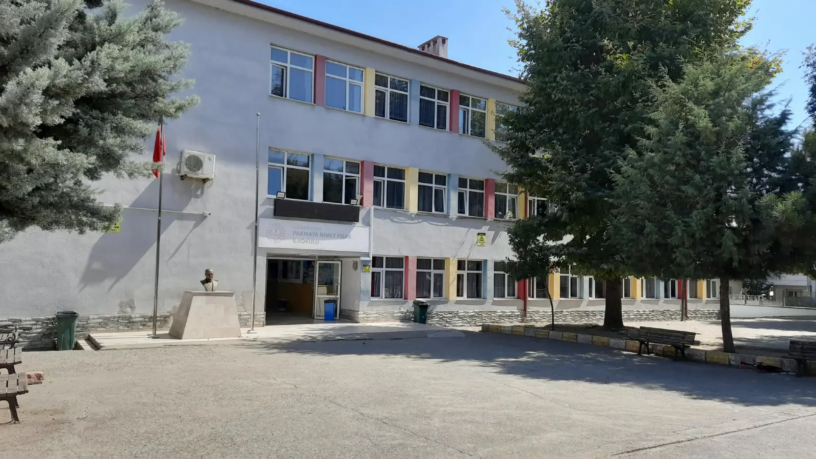 Pakmaya Nimet Pısak İlkokulu