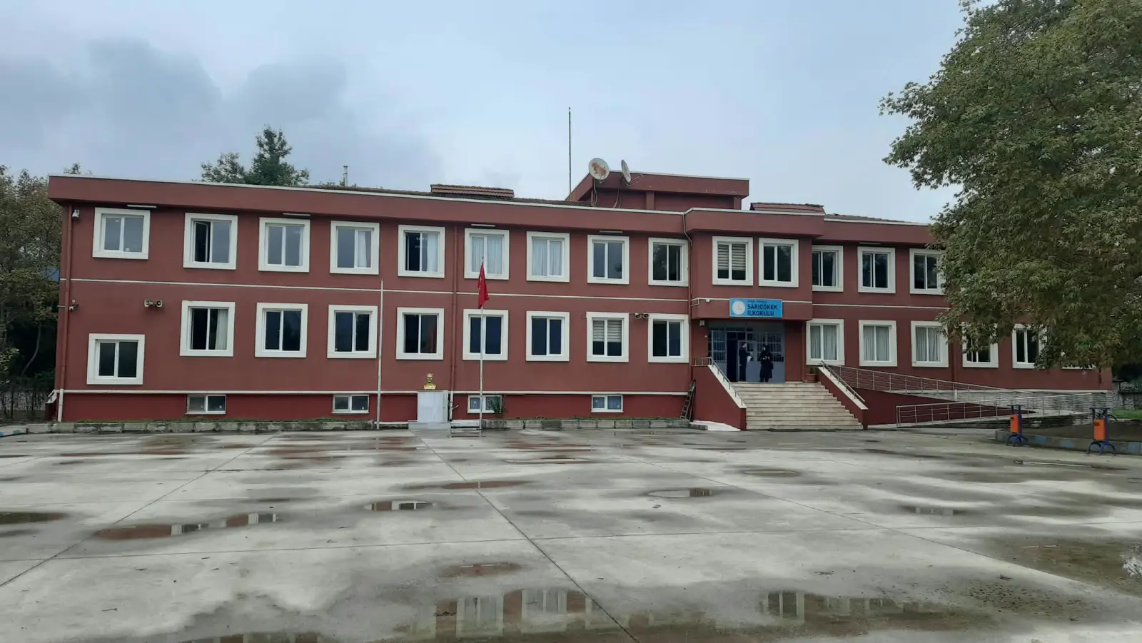 Sarıçökek İlkokulu
