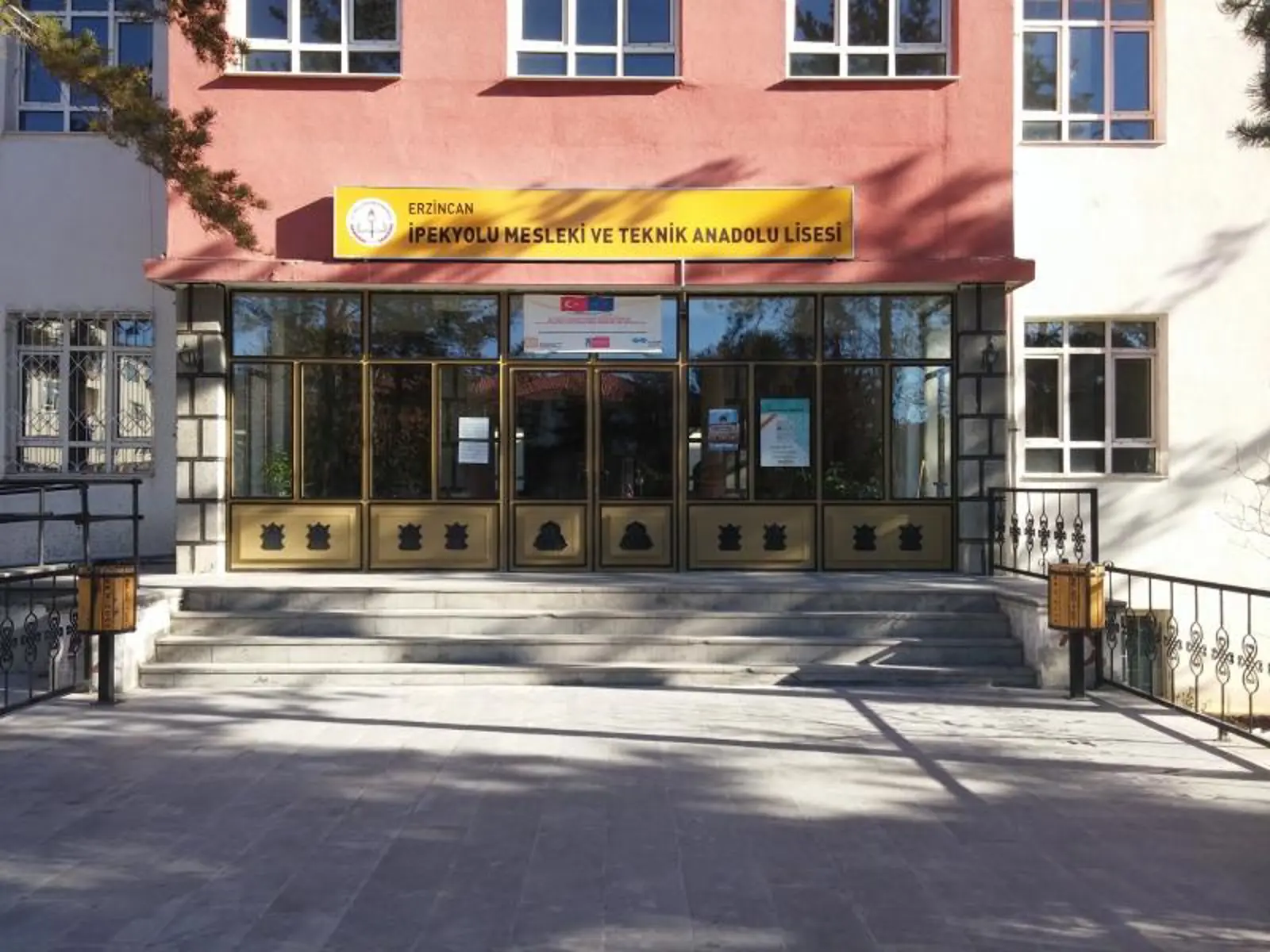 Kurum Kapak Görseli