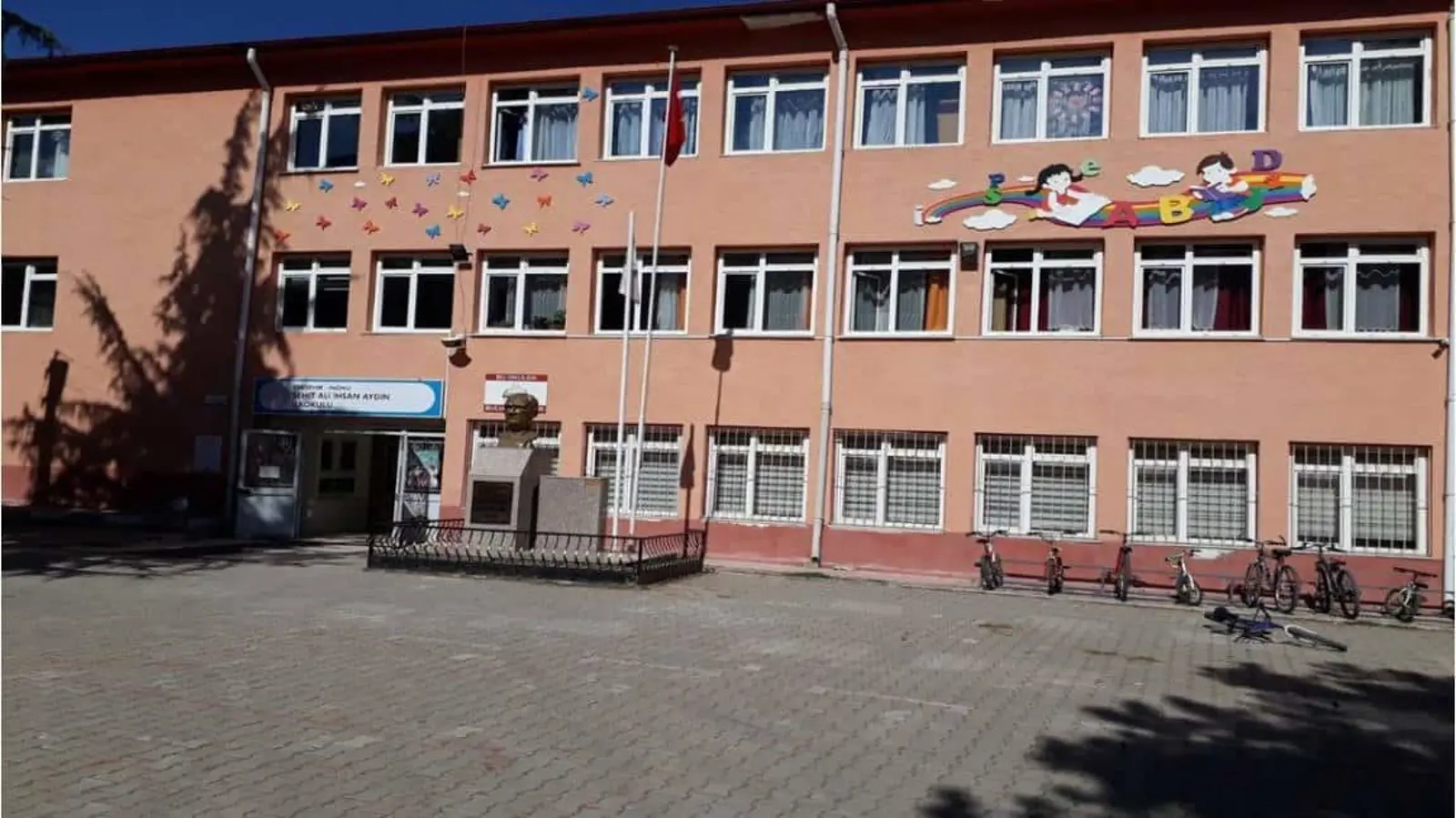 Kurum Kapak Görseli