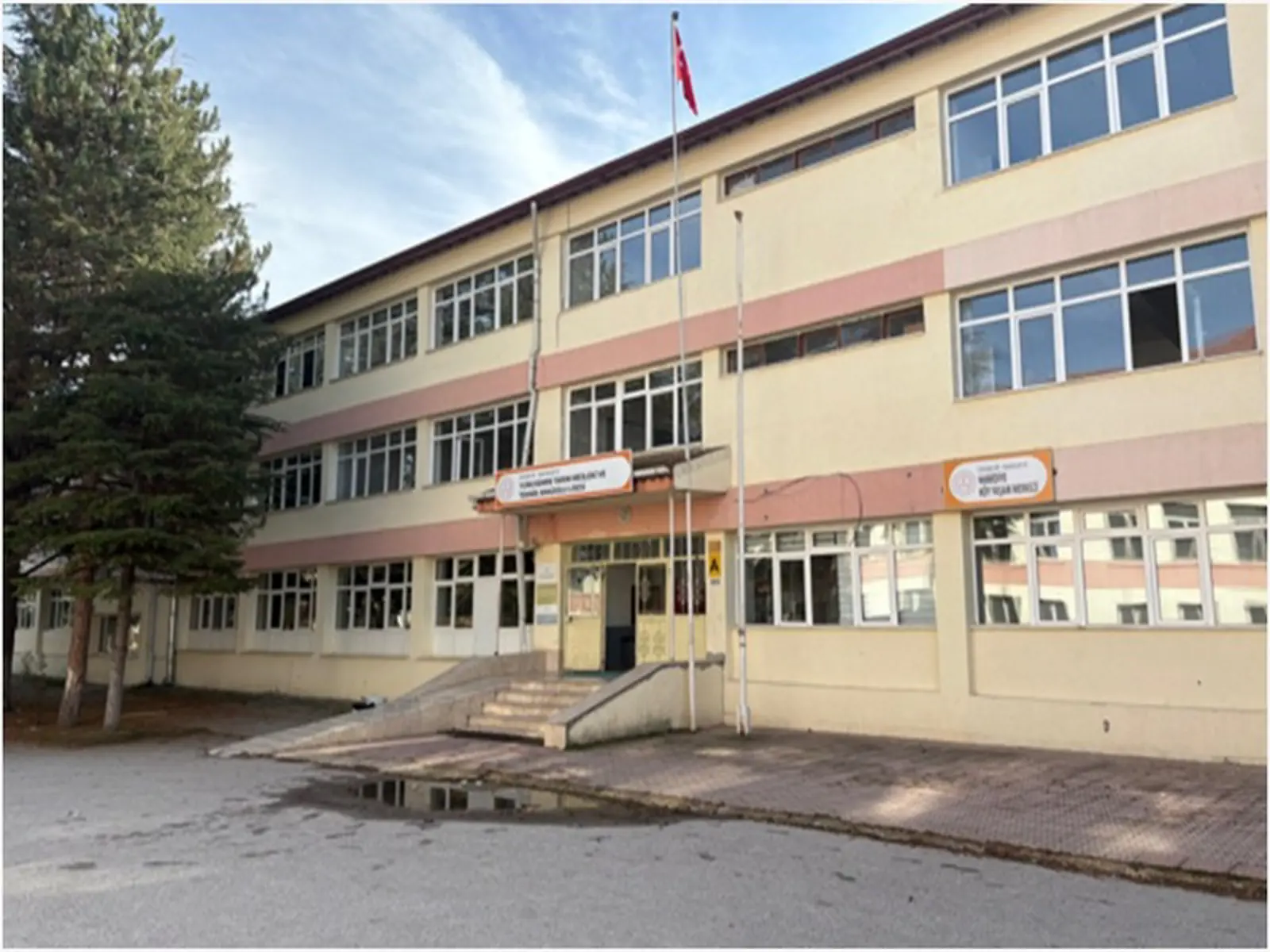 Yunus Emre Tarım Mesleki ve Teknik Anadolu Lisesi