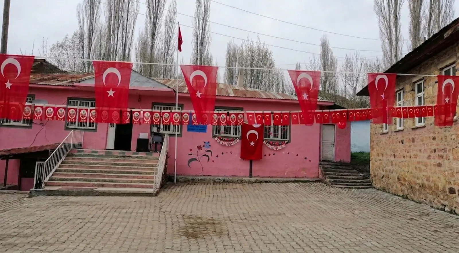 Ahurcuk İlkokulu