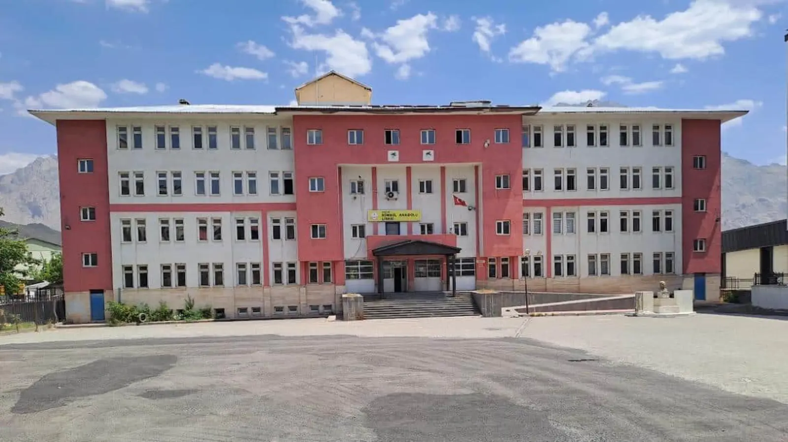 Hakkari Sümbül Anadolu Lisesi