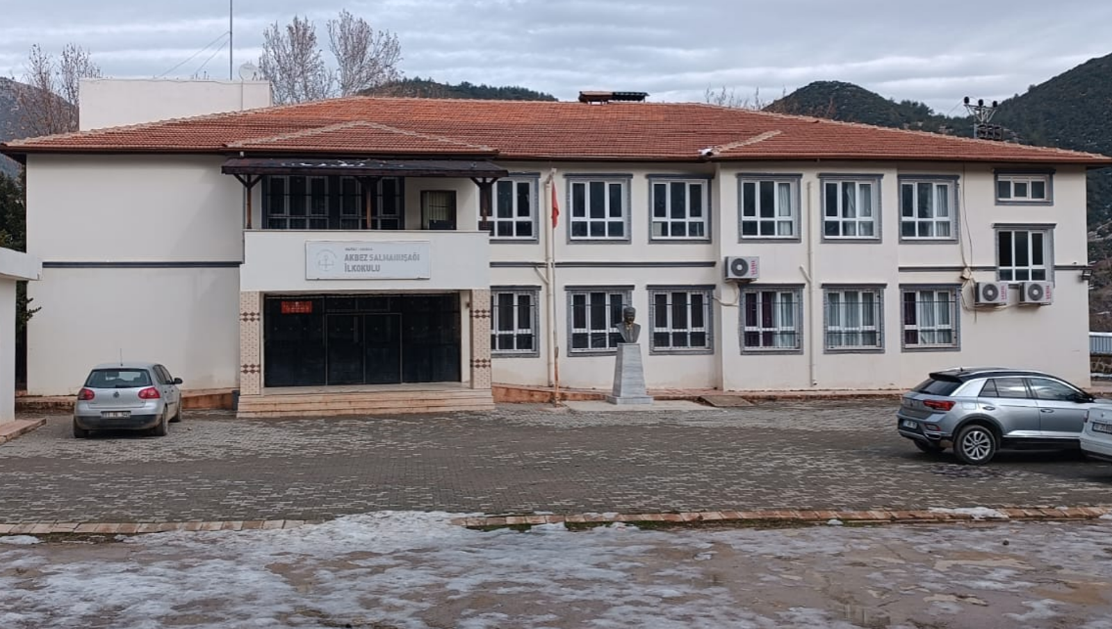 Akbez Salmanuşağı İlkokulu
