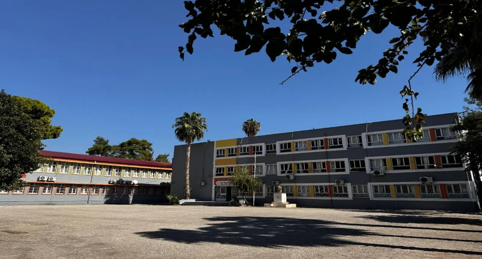 Adile Onbaşı Kız Mesleki ve Teknik Anadolu Lisesi
