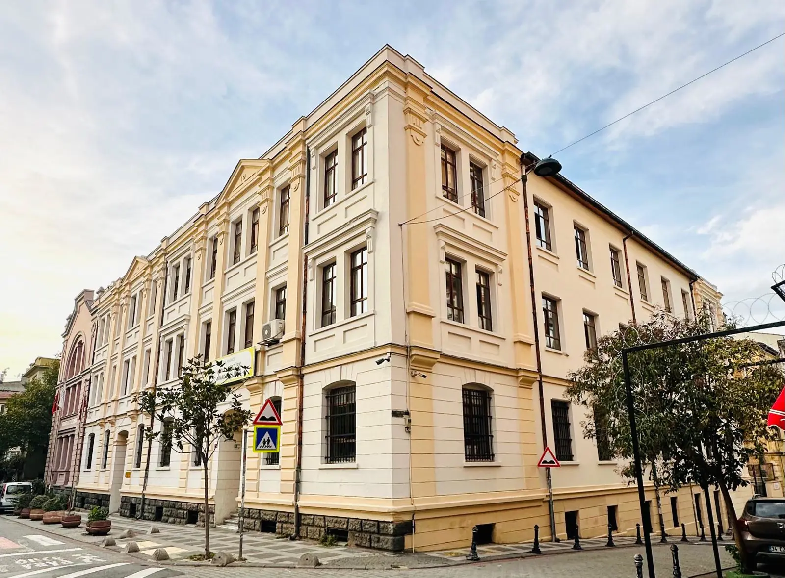 Kurum Kapak Görseli