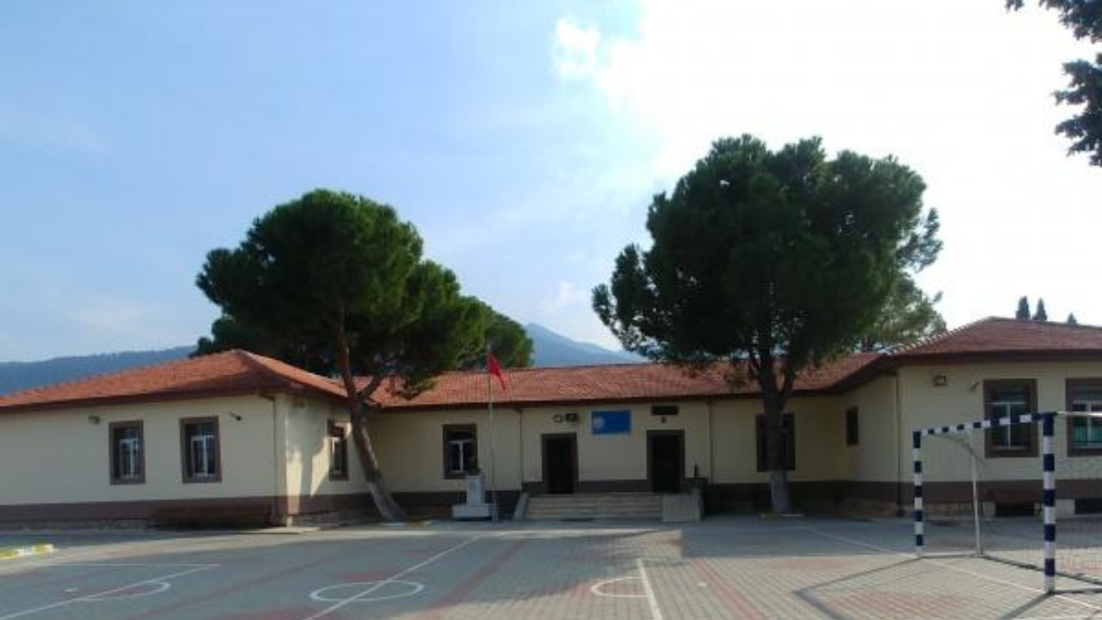 Yukarıkızılca İlkokulu