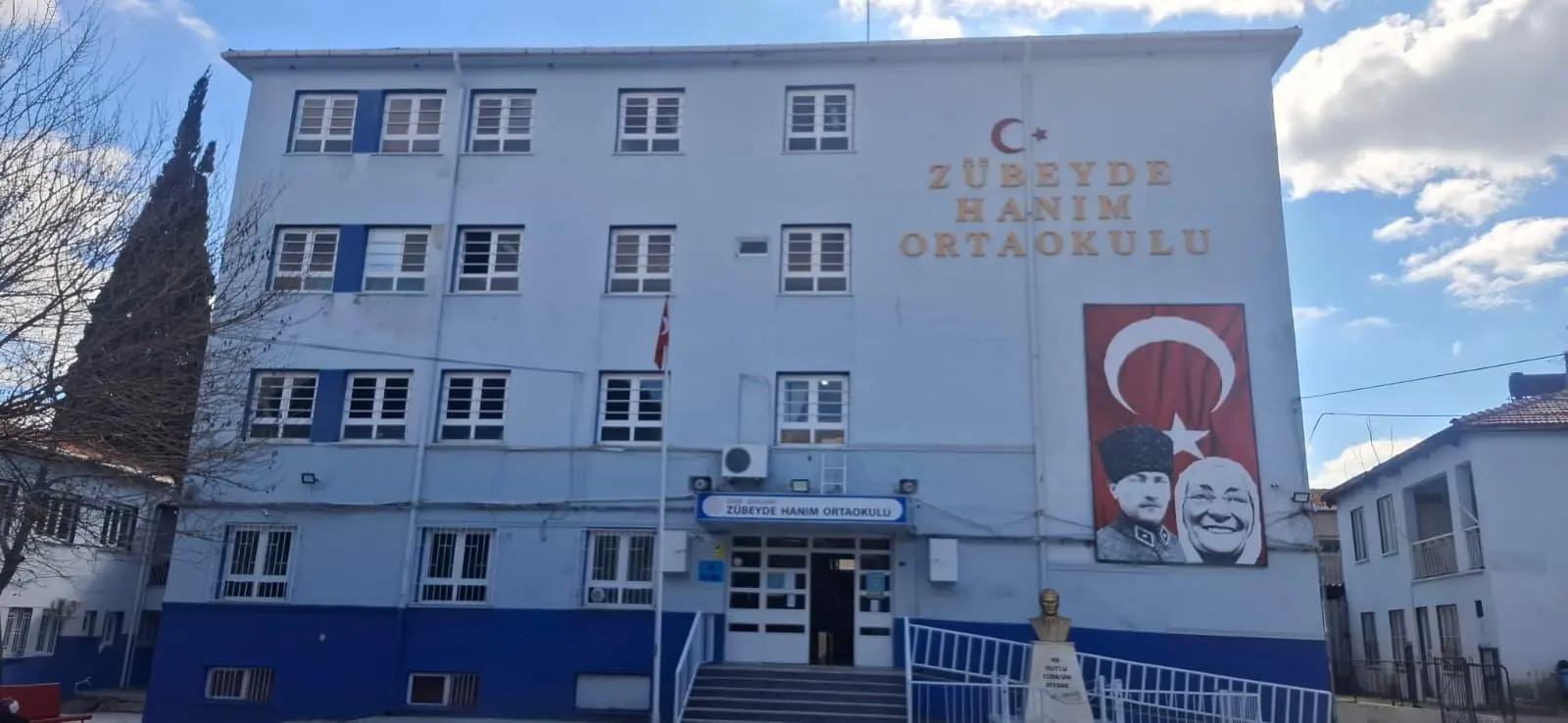 Zübeyde Hanım Ortaokulu