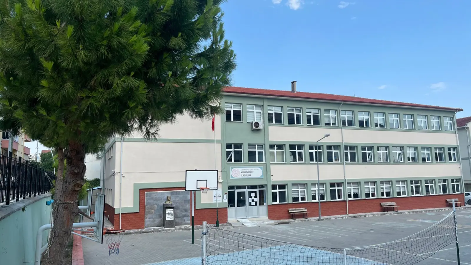 Yunus Emre İlkokulu