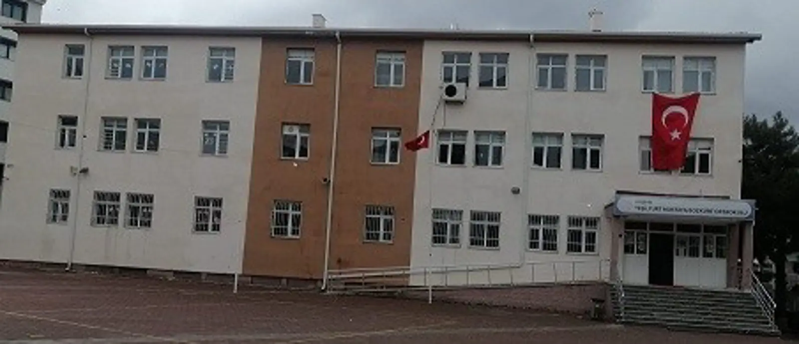 Yeşilyurt Mustafa Bozkurt Ortaokulu