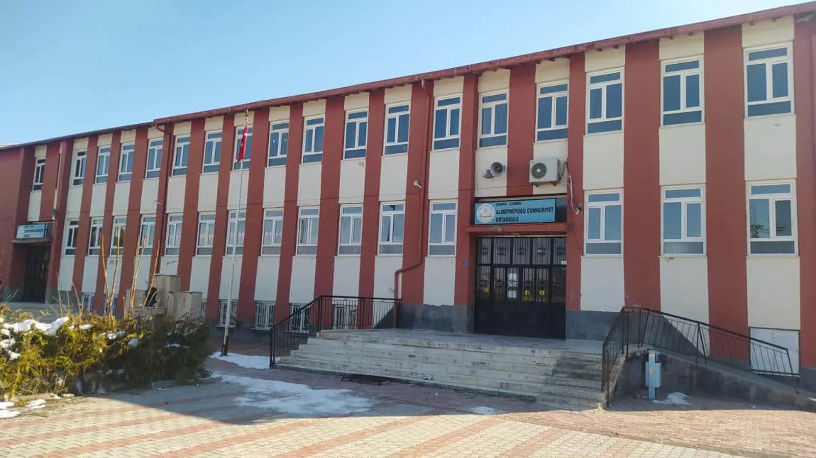 Kurum Kapak Görseli