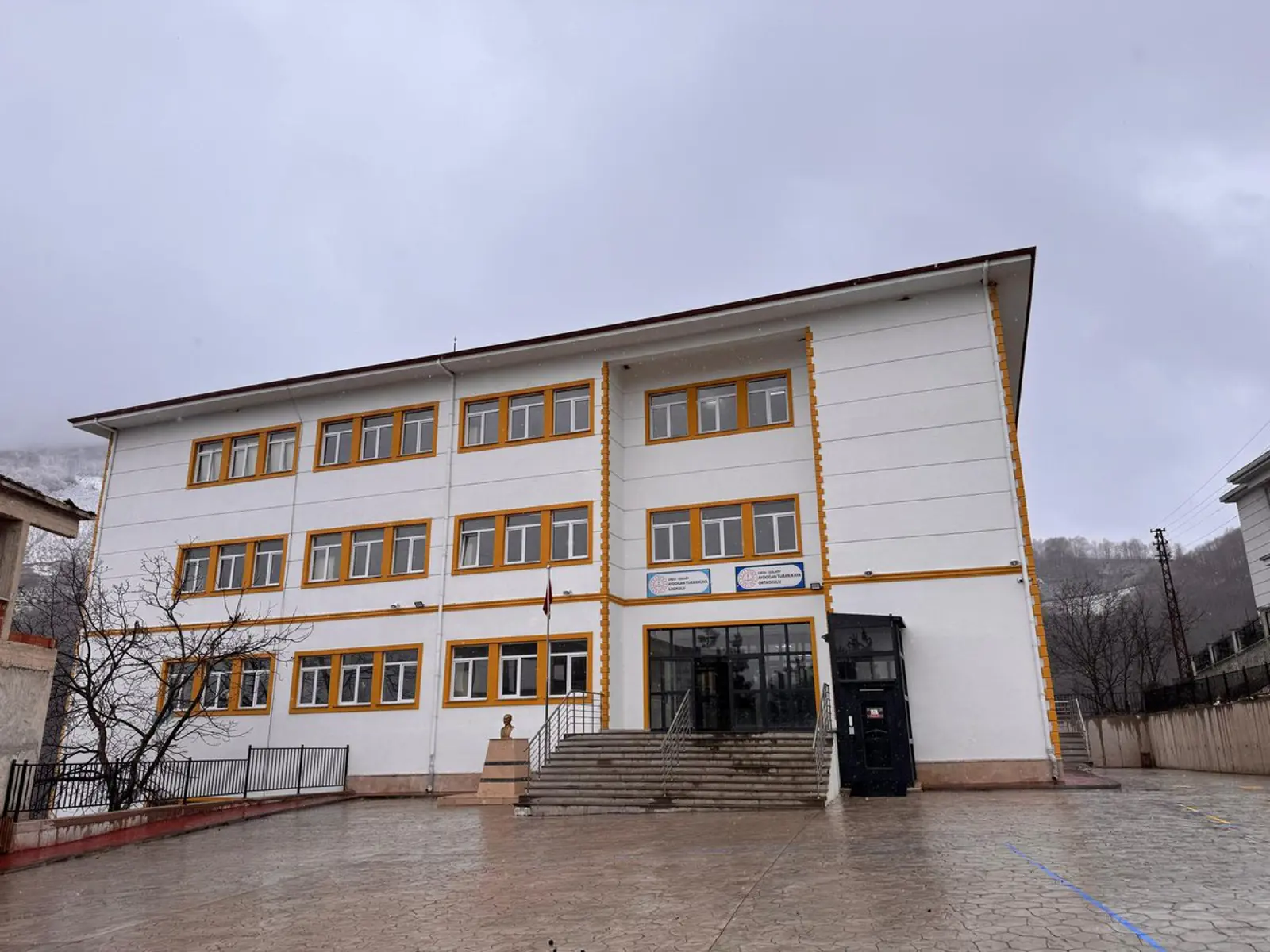 Kurum Kapak Görseli