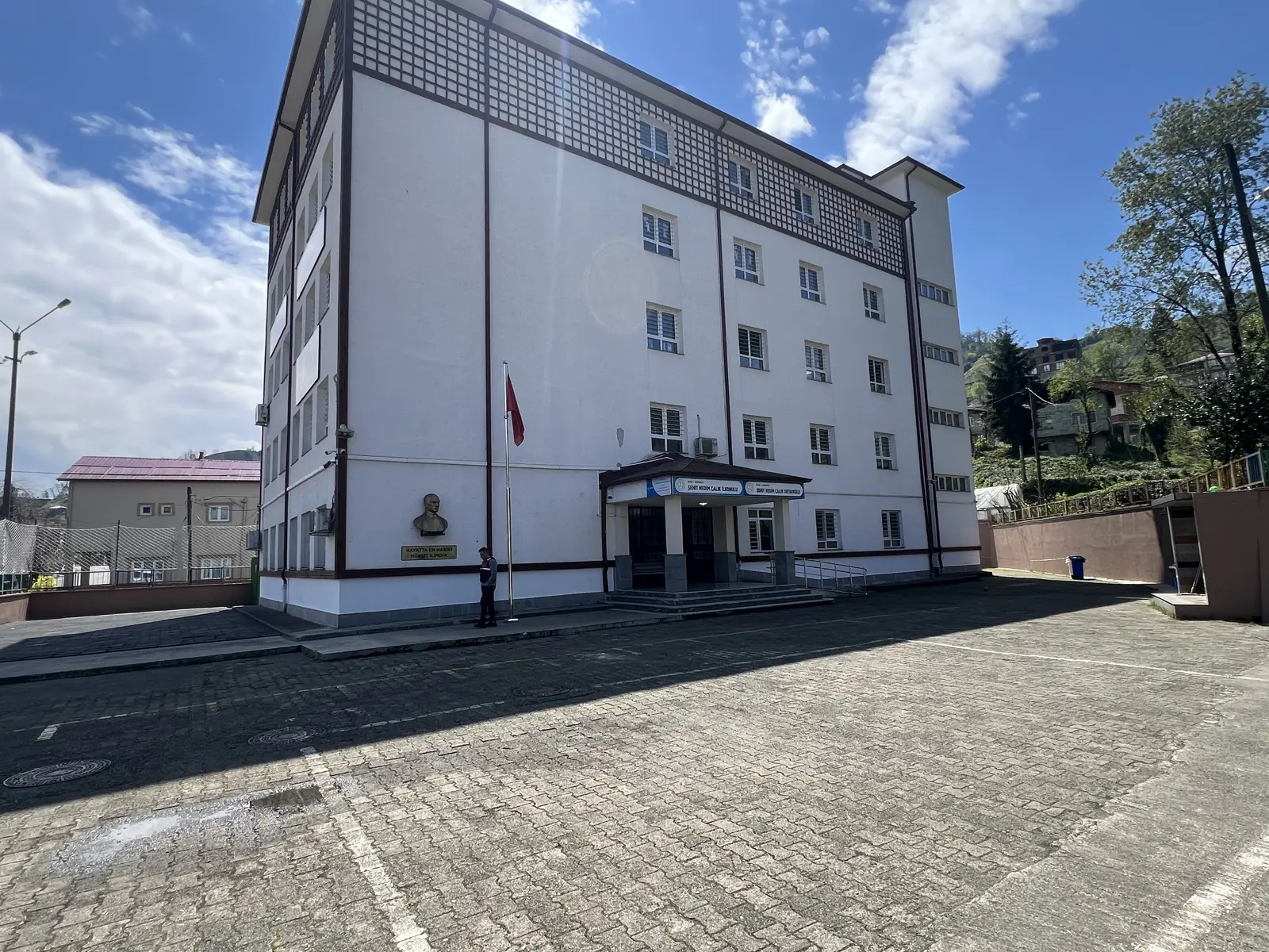 Kurum Kapak Görseli