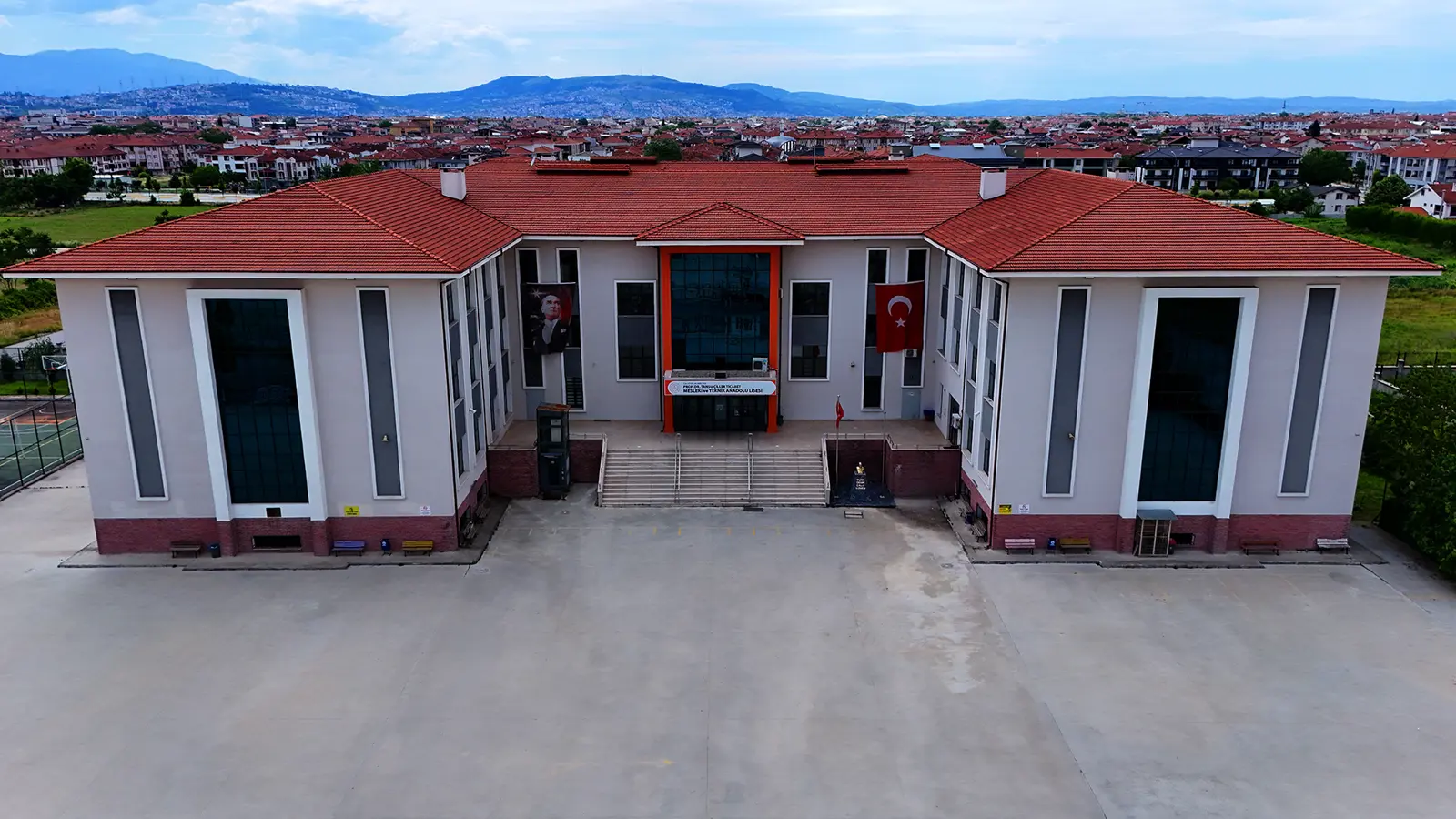 Adapazarı Prof. Dr. Tansu Çiller Ticaret Mesleki ve Teknik  Anadolu Lisesi