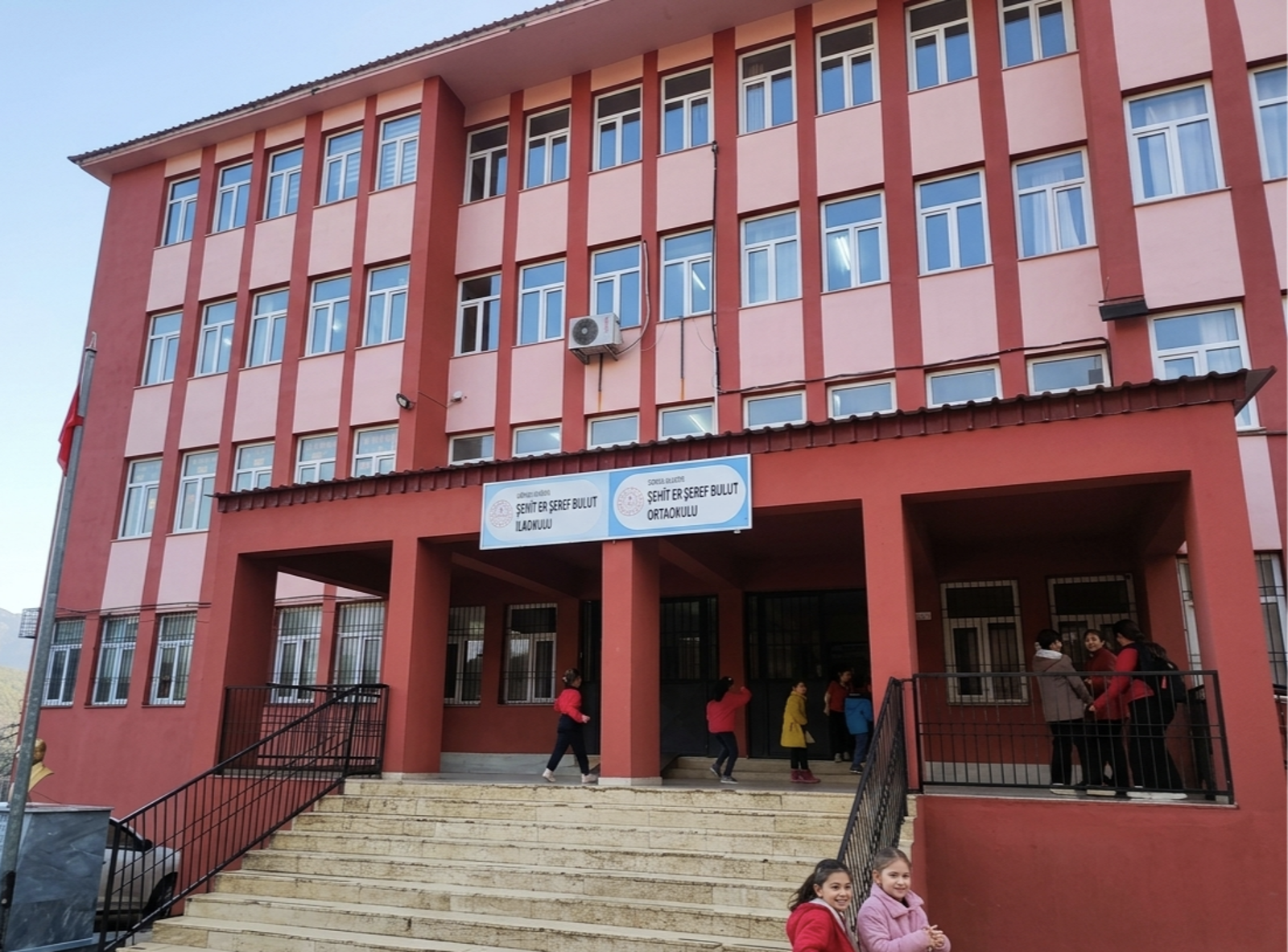 Şehit Er Şeref Bulut Ortaokulu