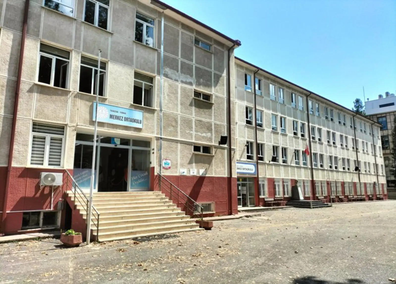 Yomra Merkez Ortaokulu