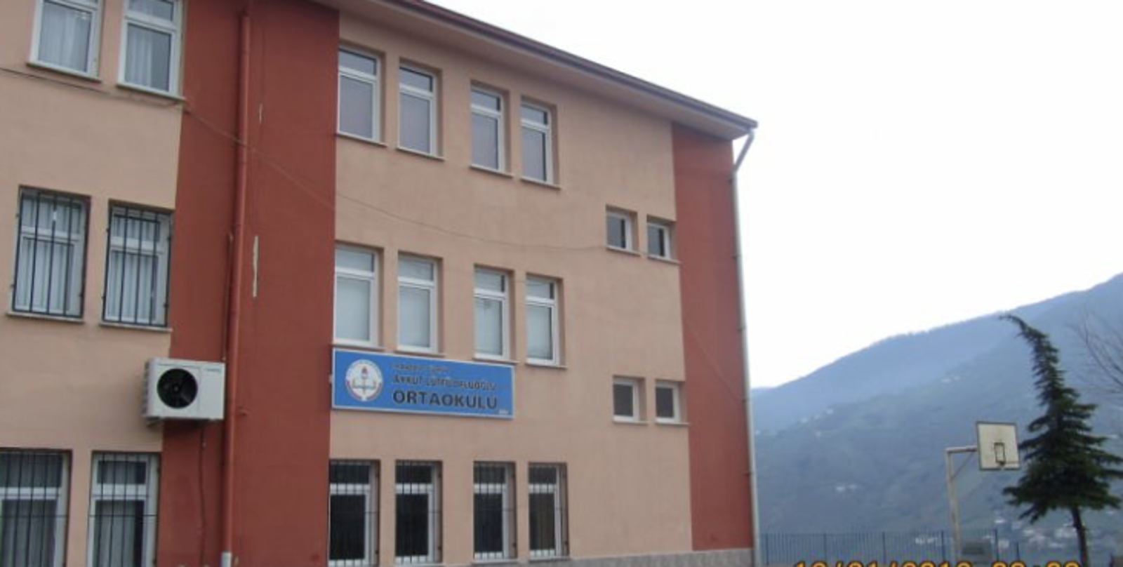 Aykut Lütfü Ofluoğlu Ortaokulu