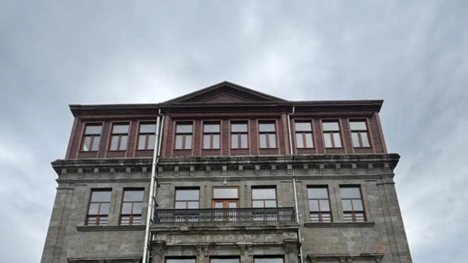 Kurum Kapak Görseli