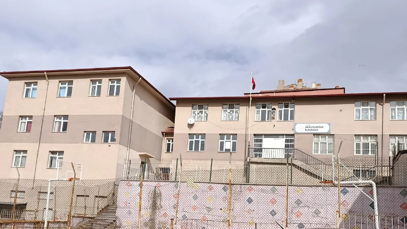 Alacalıoğlu İlkokulu